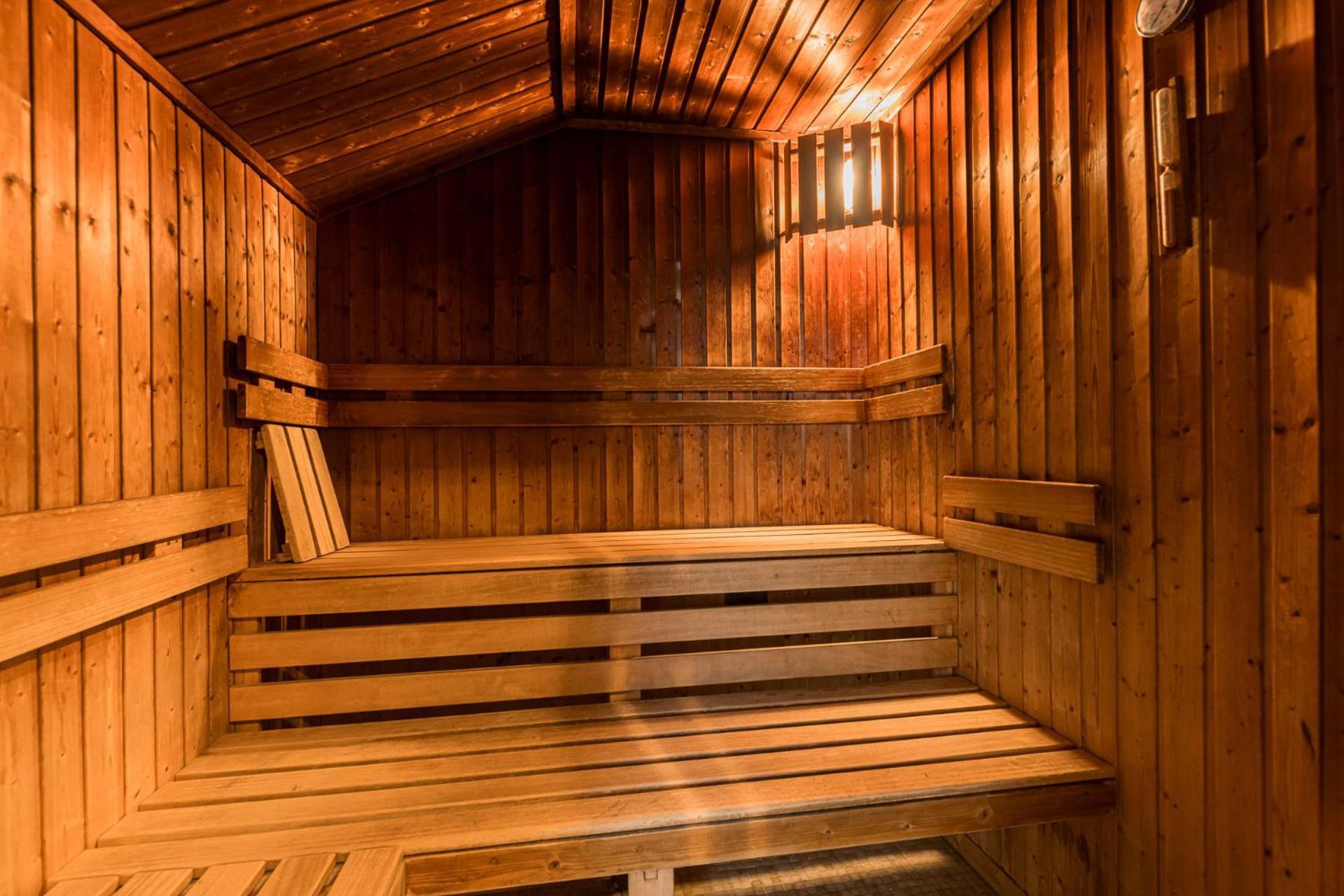Hotel Amalia Nova Lesna Luaran gambar