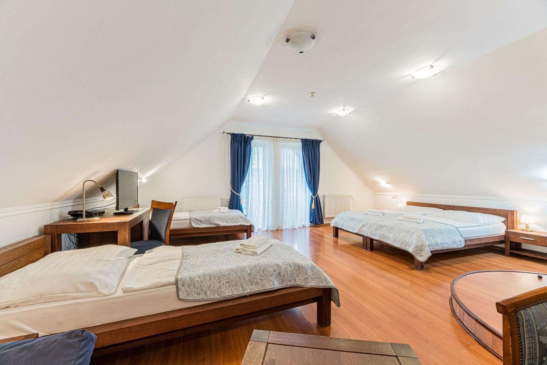 Hotel Amalia Nova Lesna Luaran gambar
