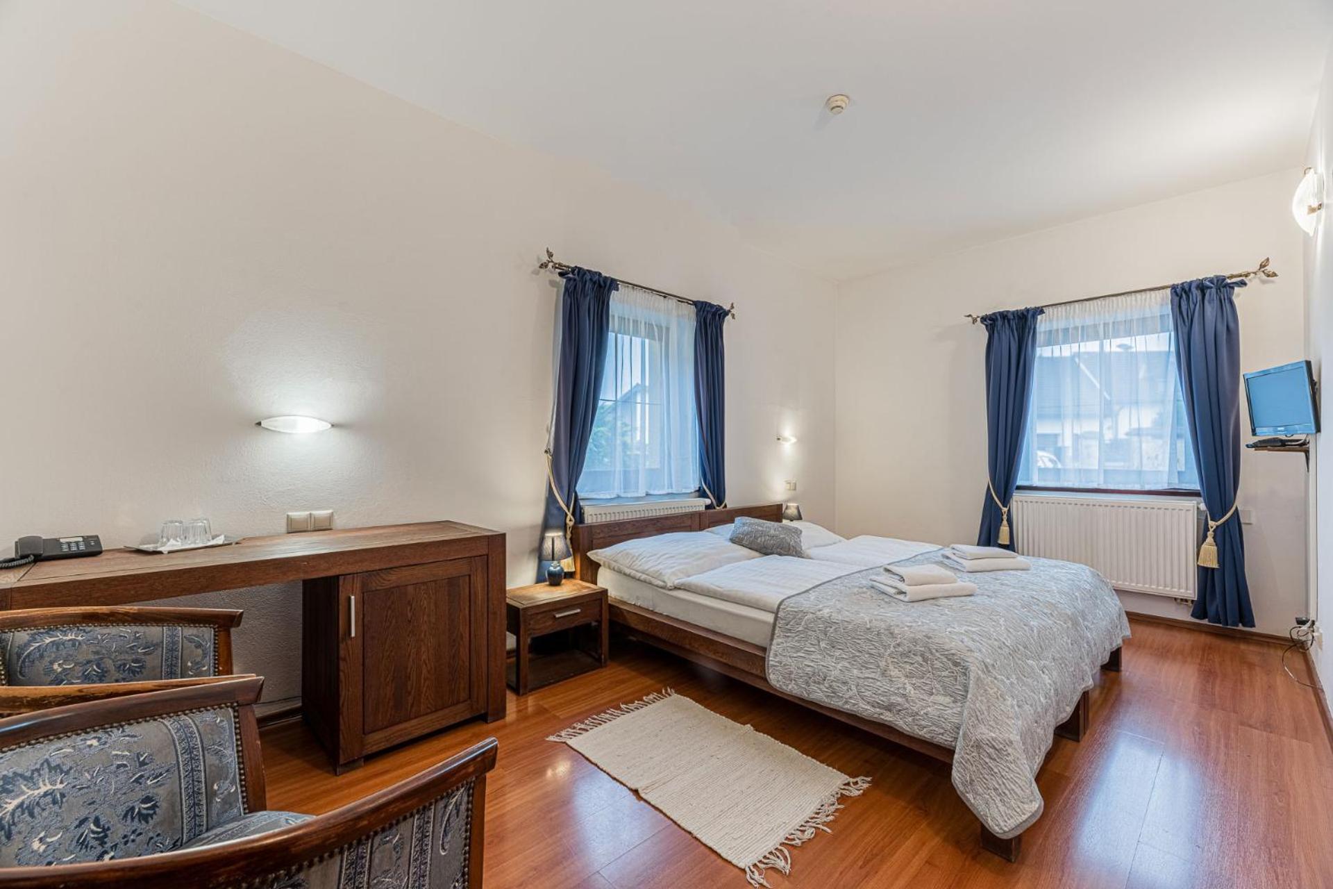 Hotel Amalia Nova Lesna Luaran gambar