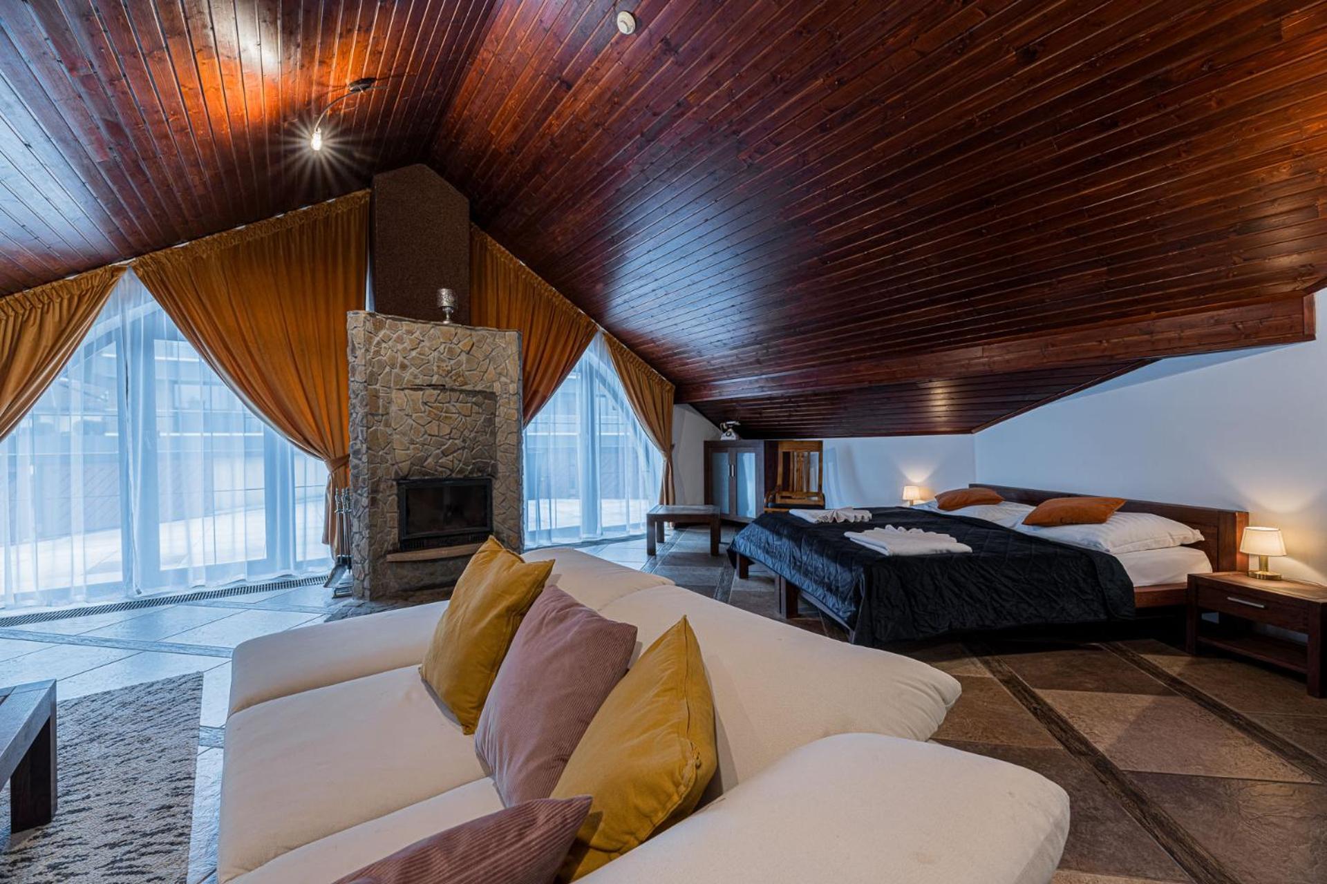 Hotel Amalia Nova Lesna Luaran gambar