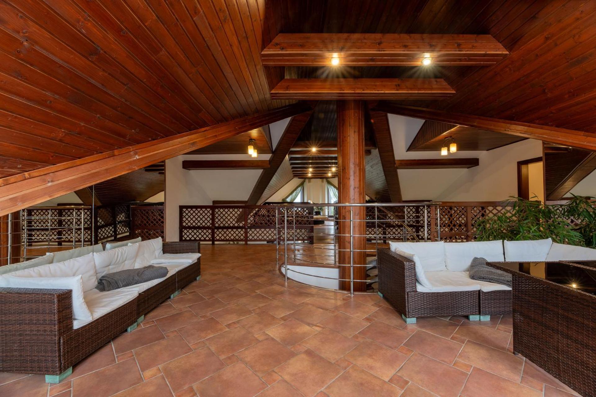 Hotel Amalia Nova Lesna Luaran gambar